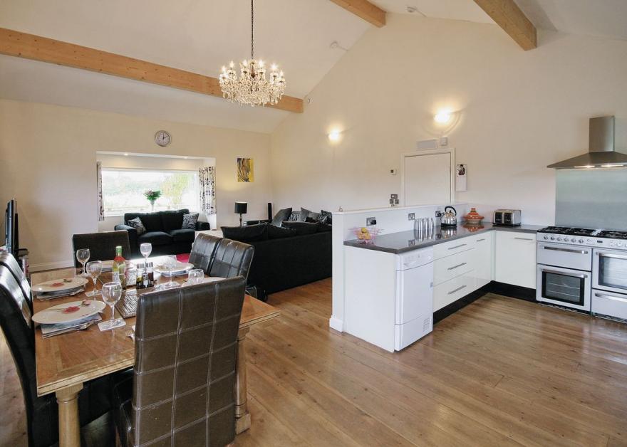 Hidden Garden Cottage - E5543