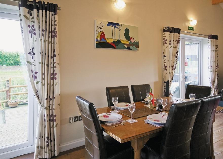 Hidden Garden Cottage - E5543