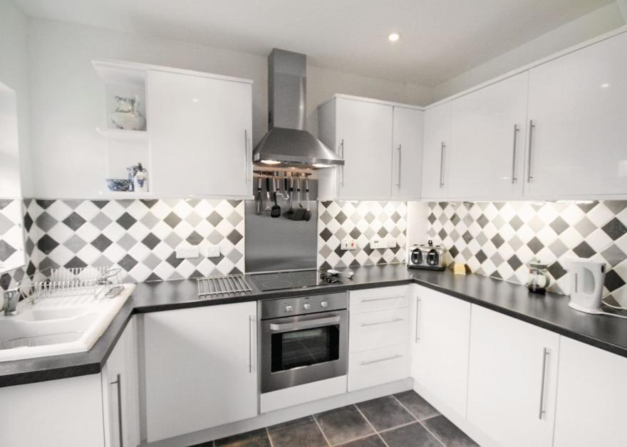 Seaside Cottage - E5453