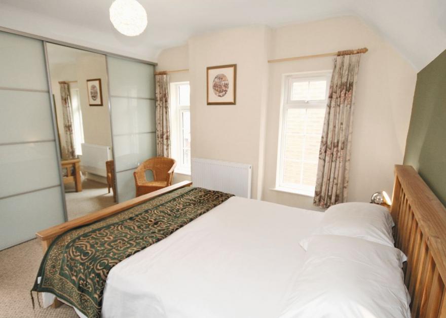 Seaside Cottage - E5453