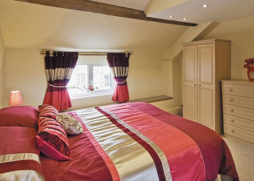 Ty Cefyl Bach - HW7760