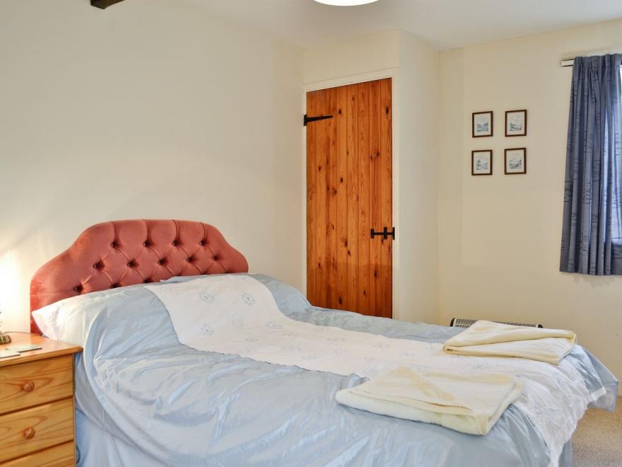 Stable Cottage - E5577