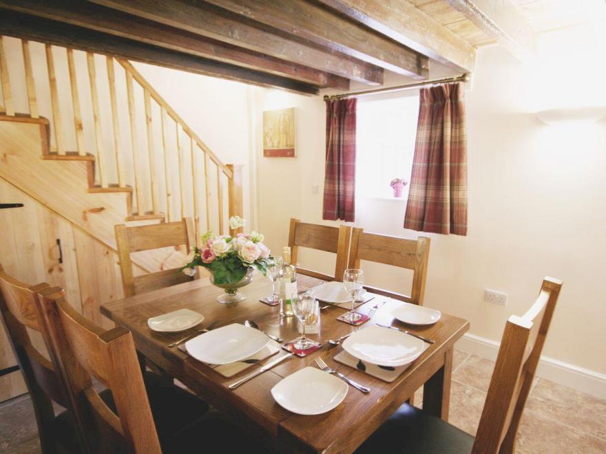 Granary Cottage - E5626