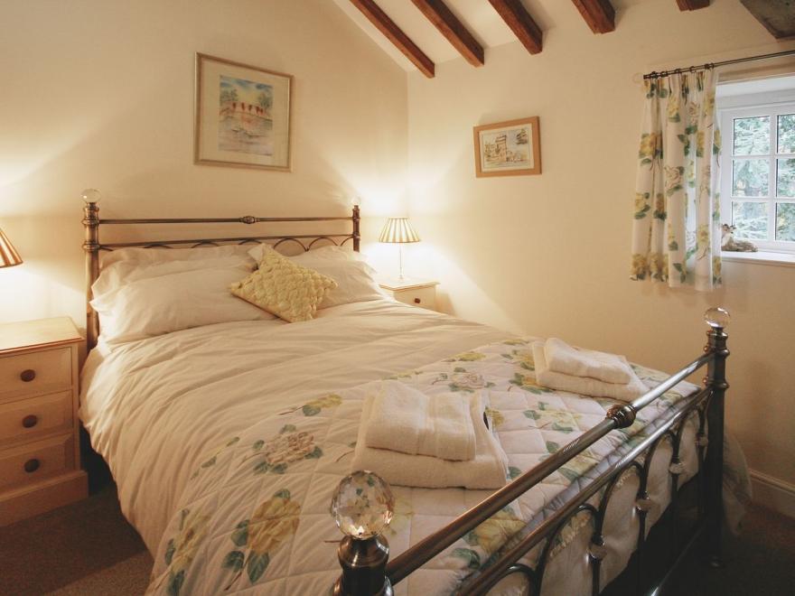 Granary Cottage - E5626