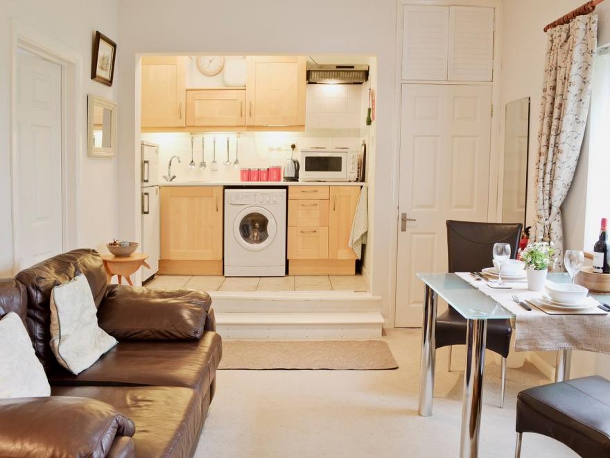 The Garden Cottage - E5368