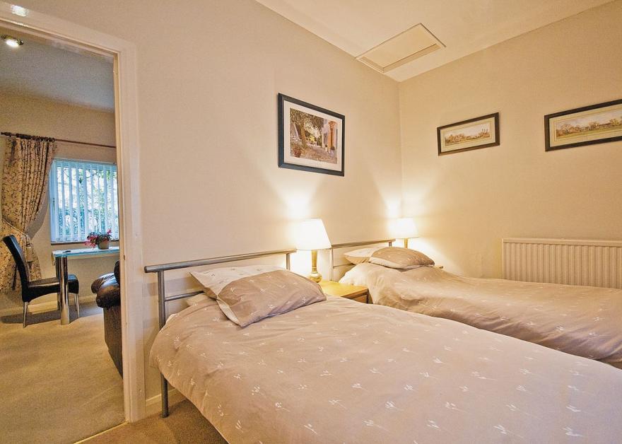 The Garden Cottage - E5368