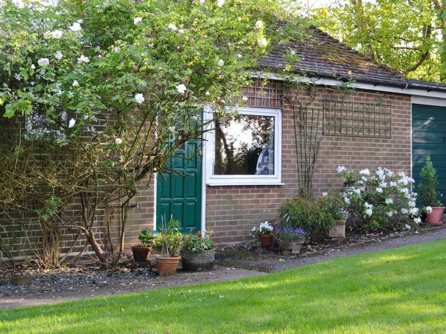 The Garden Cottage - E5368