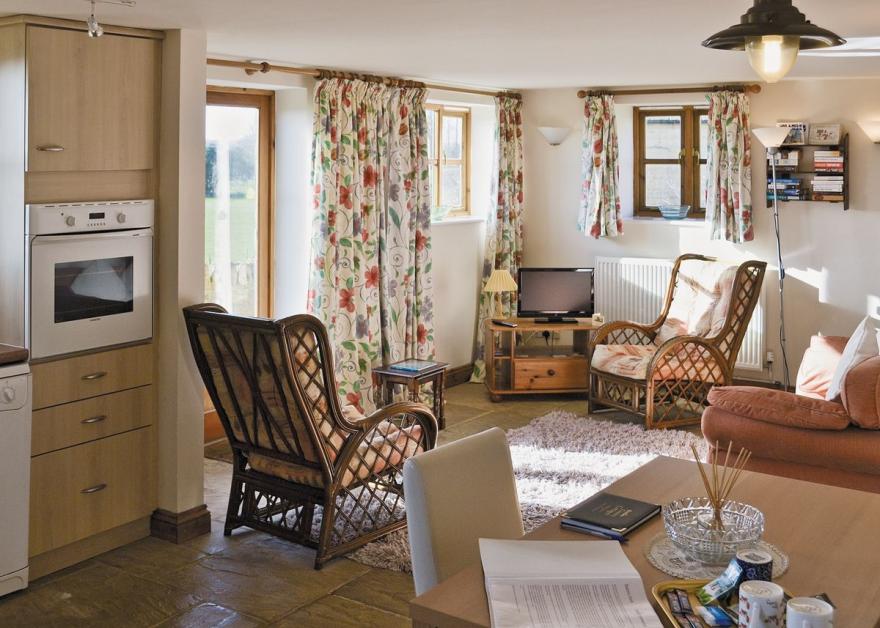 Dusty's Stable - E4751