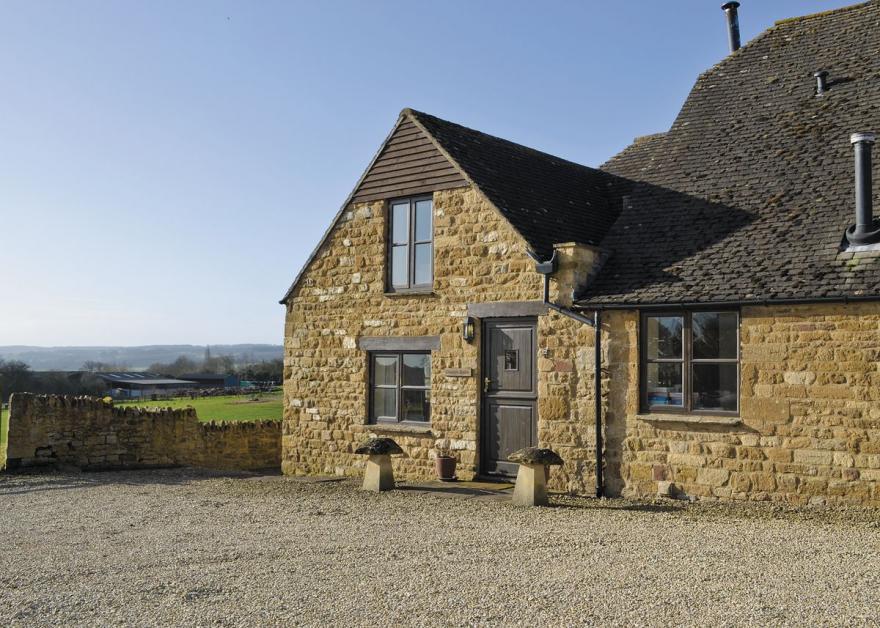 Dusty's Stable - E4751