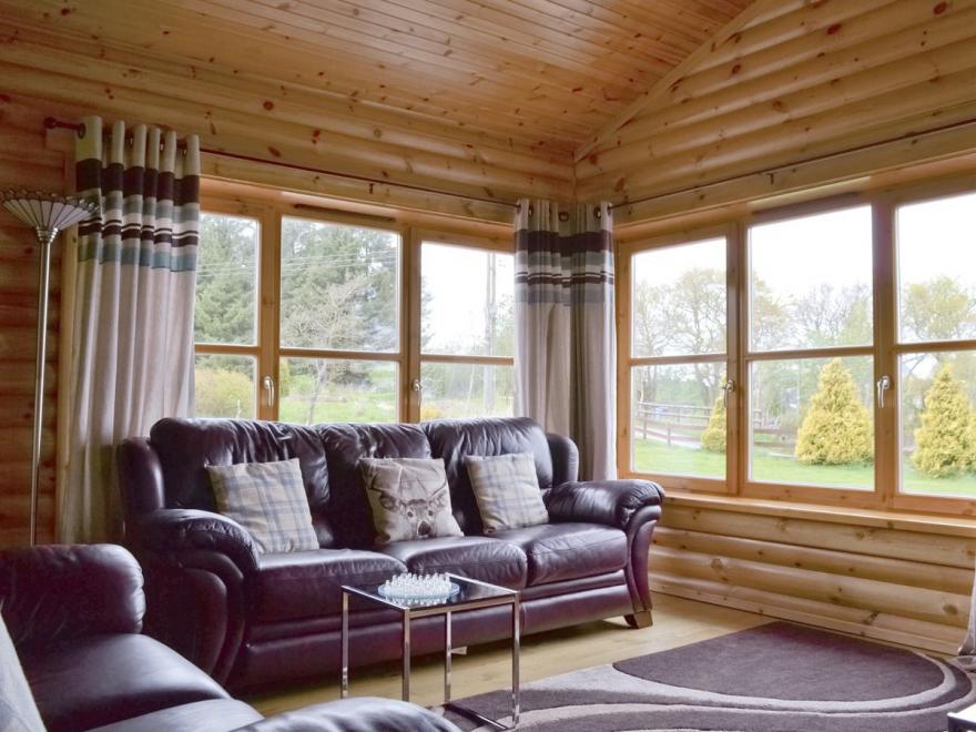 Ashknowe Log Cabin - S4590