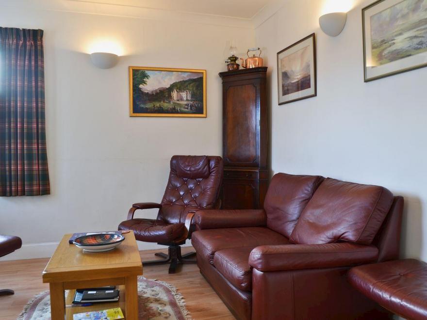 Earnside Cottage - S4510