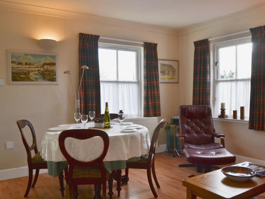 Earnside Cottage - S4510