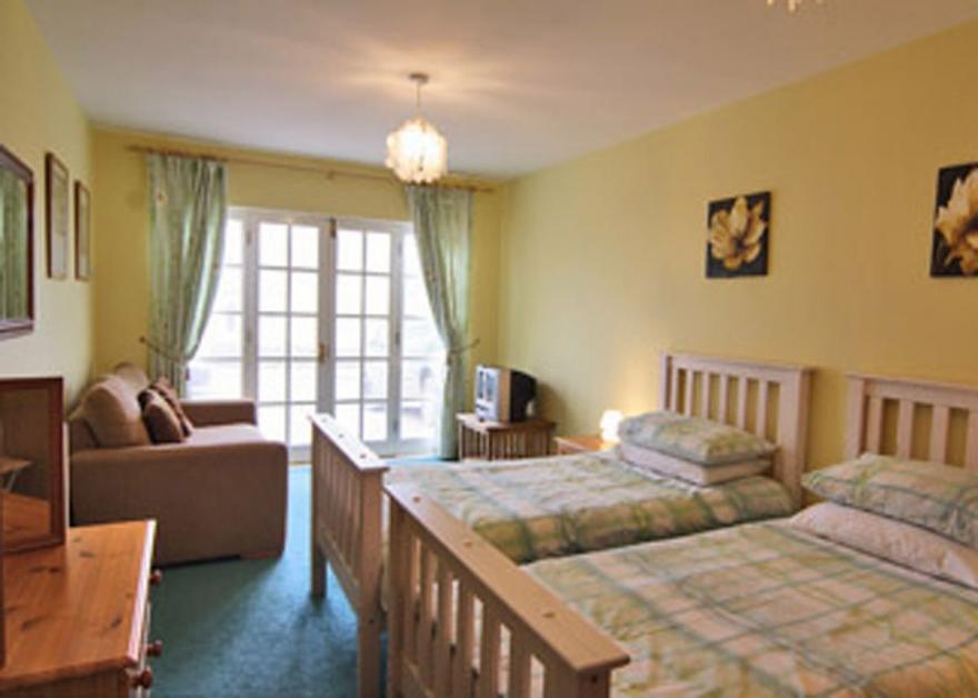 Pebble Cottage - HW7447