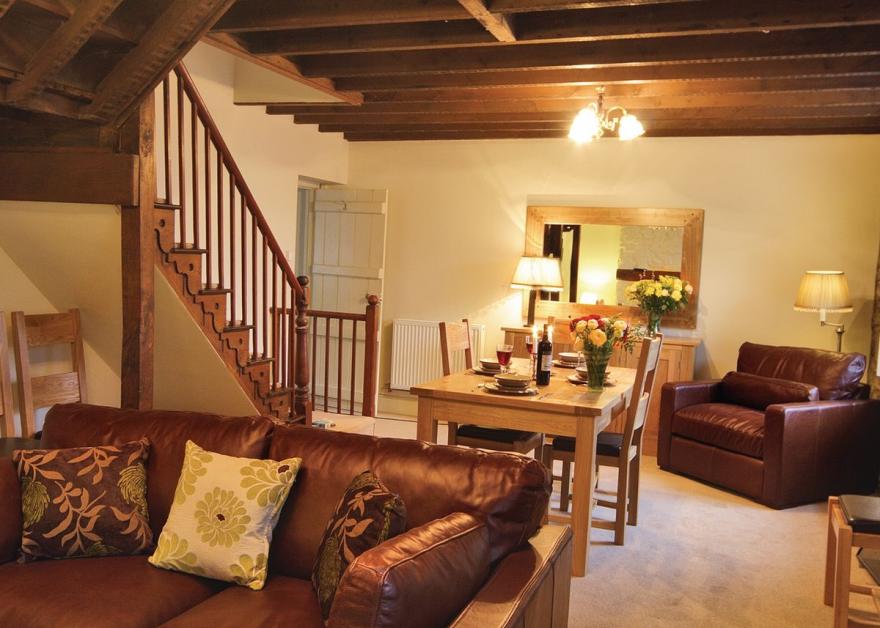 Summerhill Farmhouse - HW7487