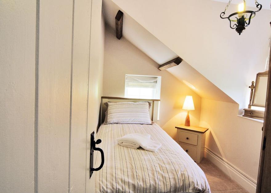 Summerhill Farmhouse - HW7487