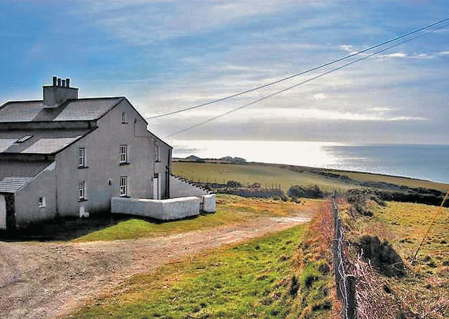 Penrhyn Mawr - HW7642