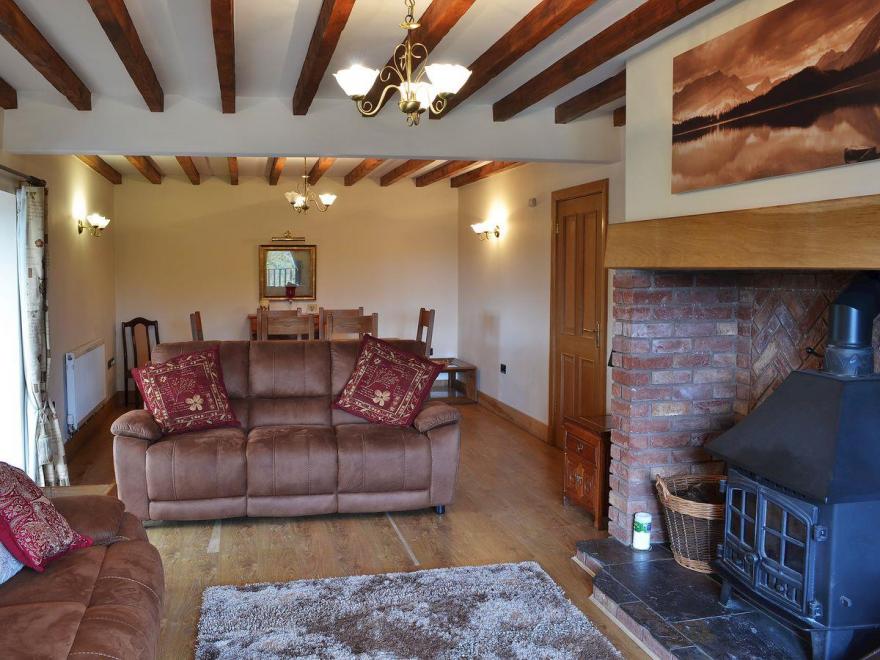 Canalside Cottage - HW7682