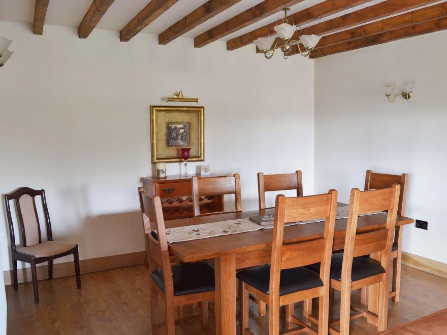 Canalside Cottage - HW7682