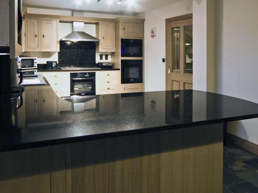 Canalside Cottage - HW7682