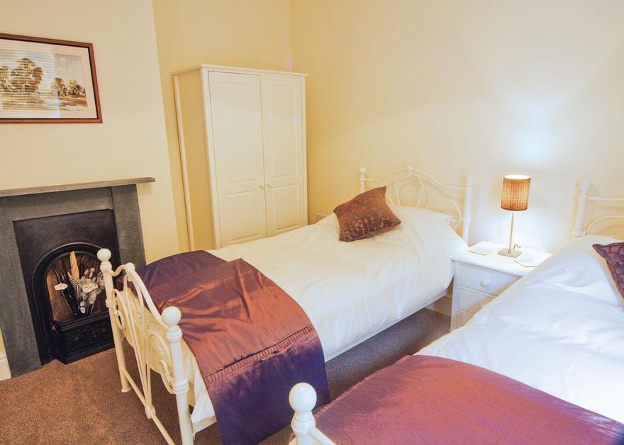 Berwyn Stationmasters House - HW7641