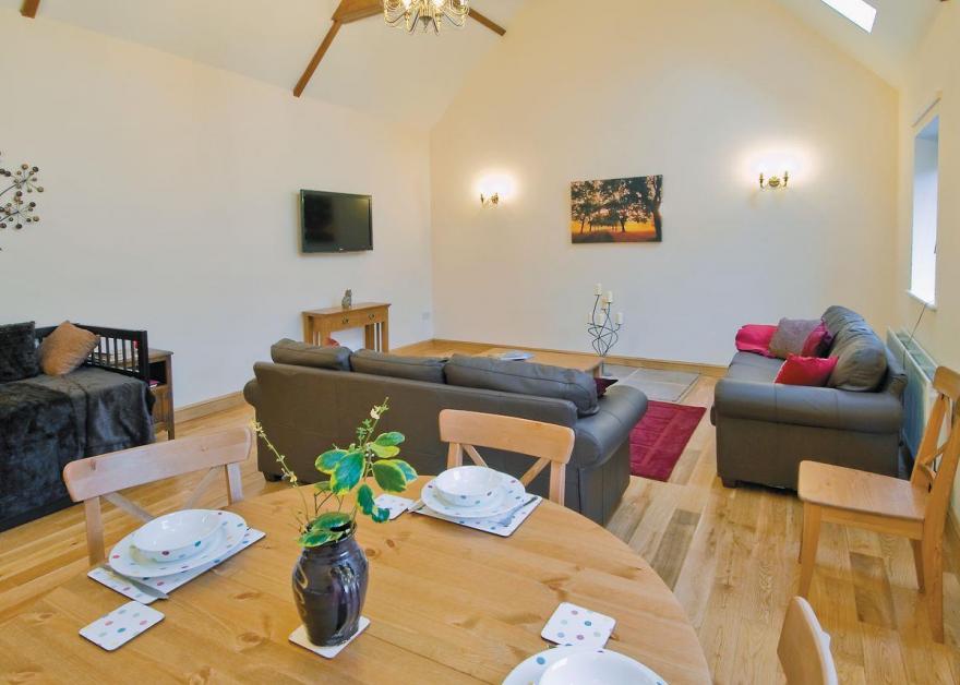 Dairy Cottage - E5279