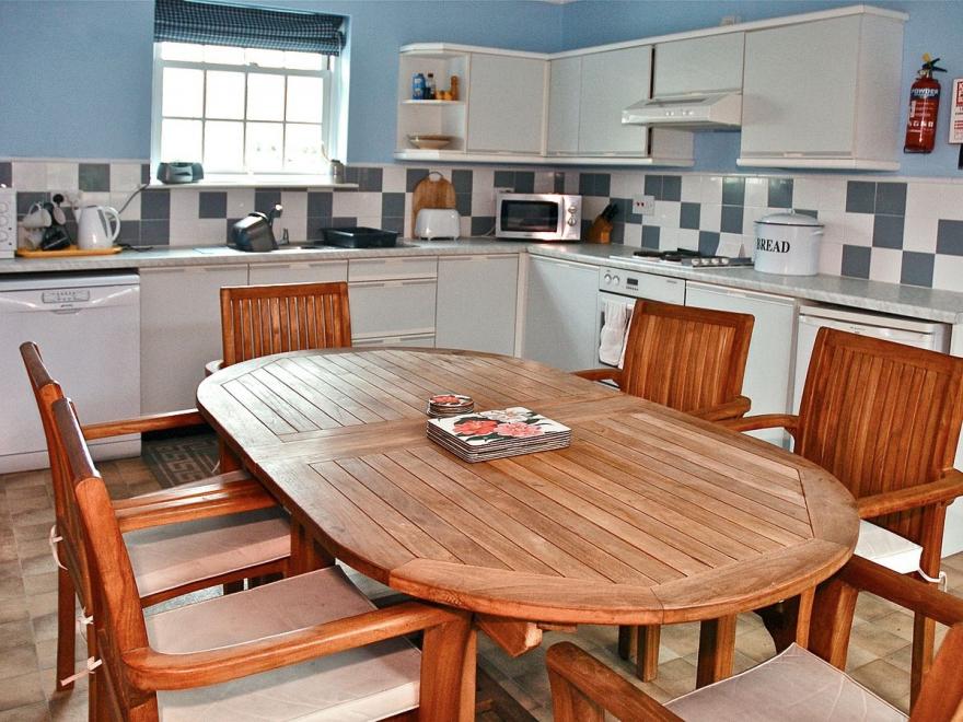 Bella's Cottage-E3651