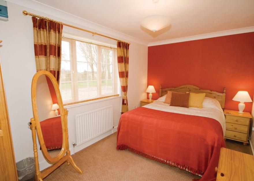 Curlew Cottage - E3752