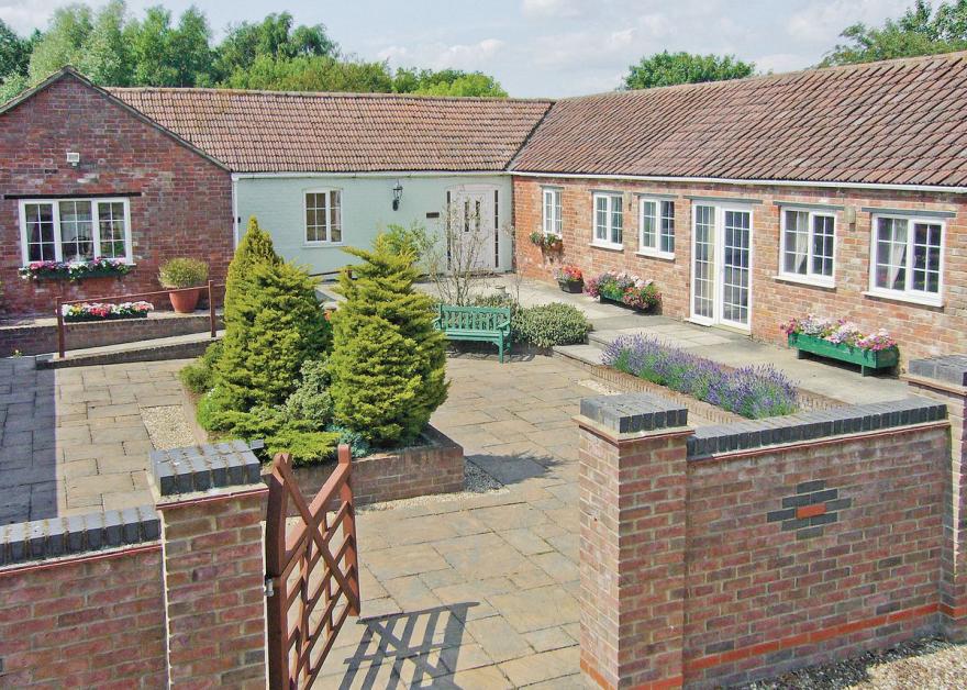 Curlew Cottage - E3752