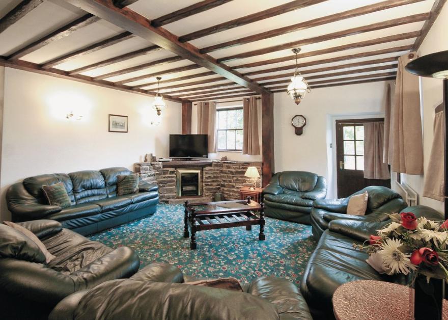 Kinder Court - E1671