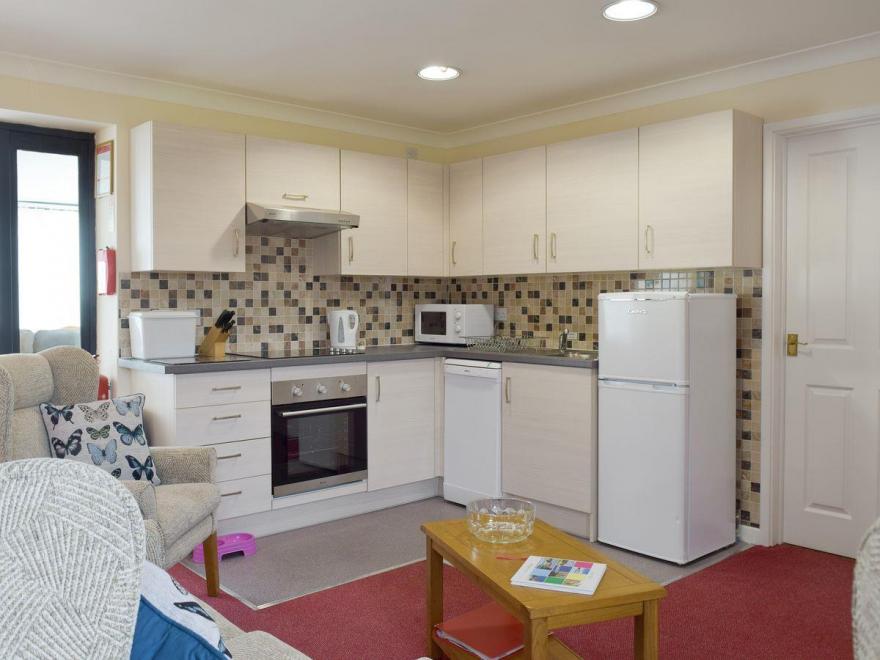 Carol's Cottage - E3043