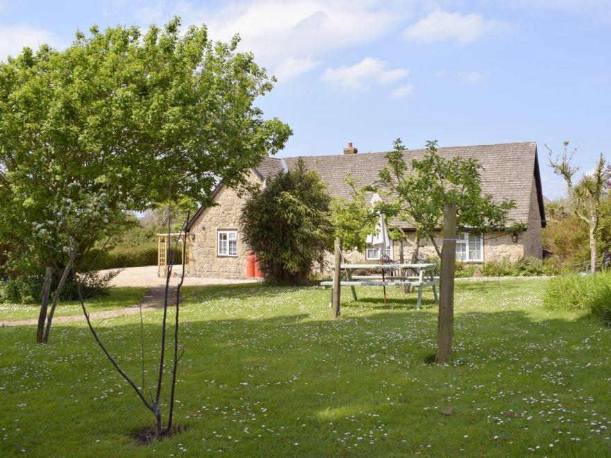 Pixie Cottage - 28013