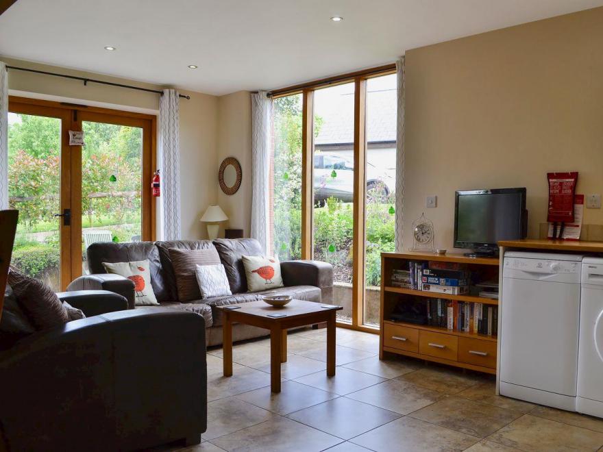 Honeysuckle Cottage - 28080