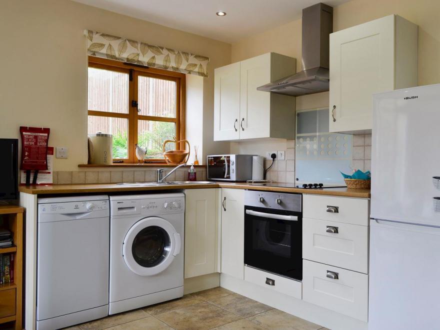 Honeysuckle Cottage - 28080