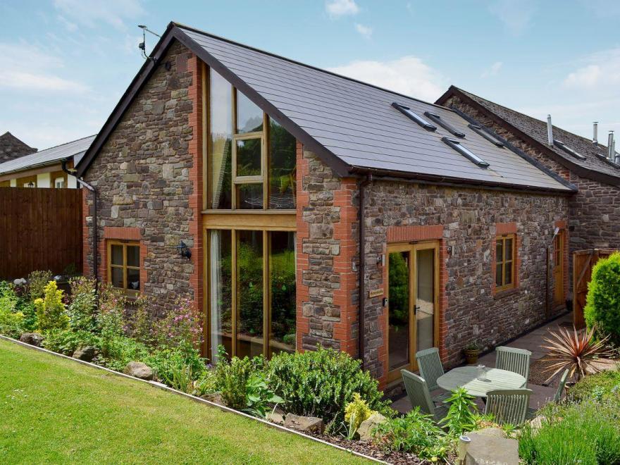 Honeysuckle Cottage - 28080