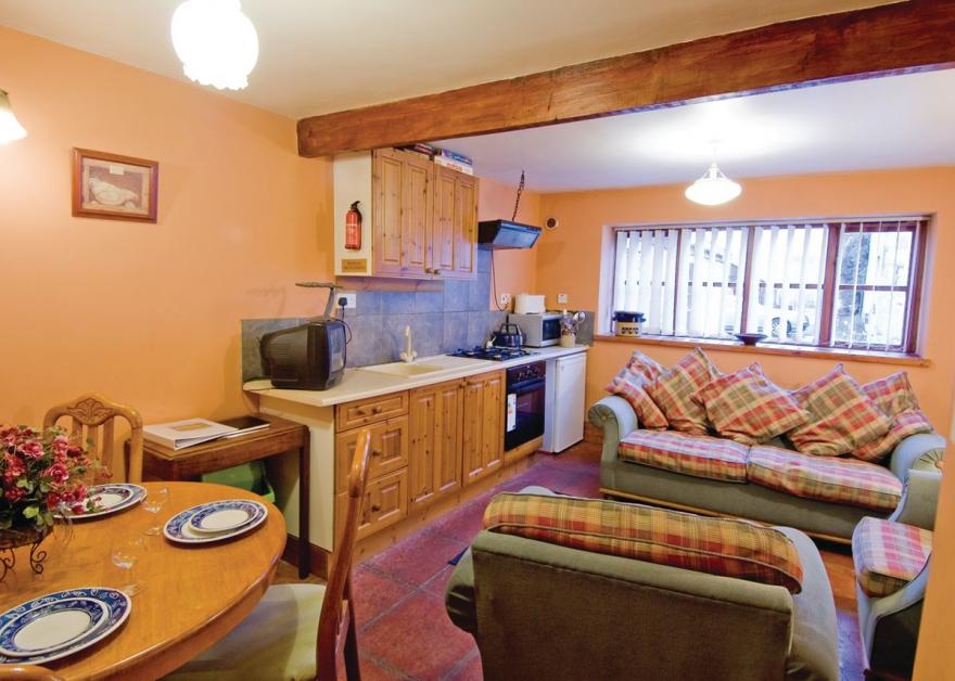 The Dairy Cottage - E5244