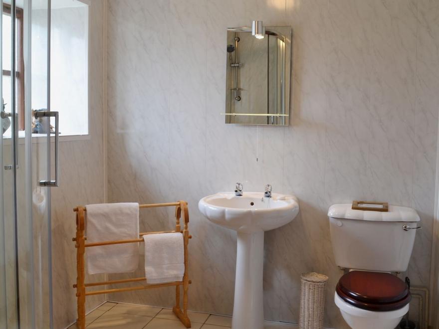 The Dairy Cottage - E5244