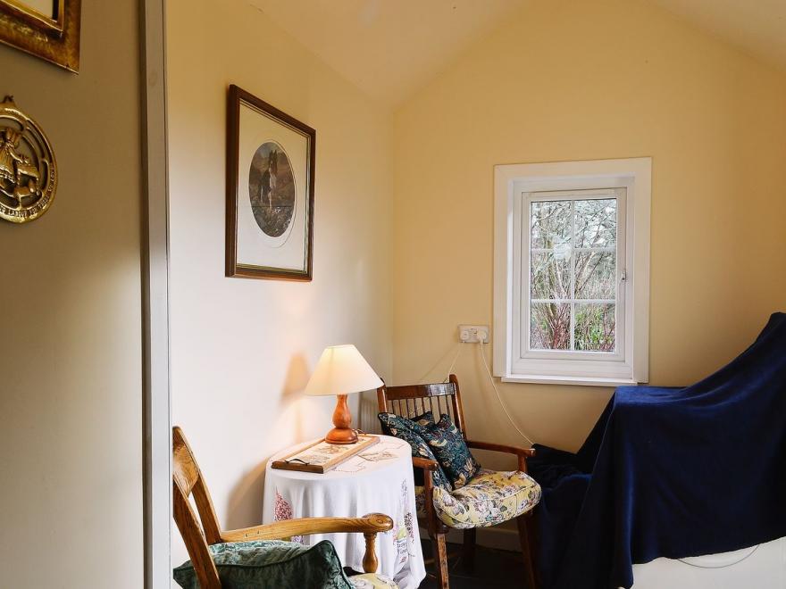 Achavalich Cottage- 28330