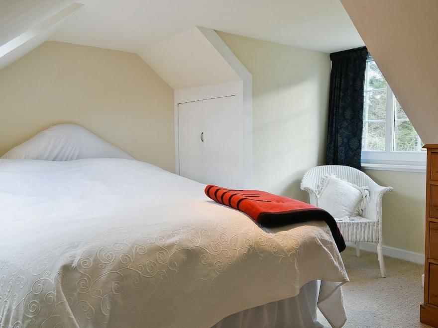 Achavalich Cottage- 28330