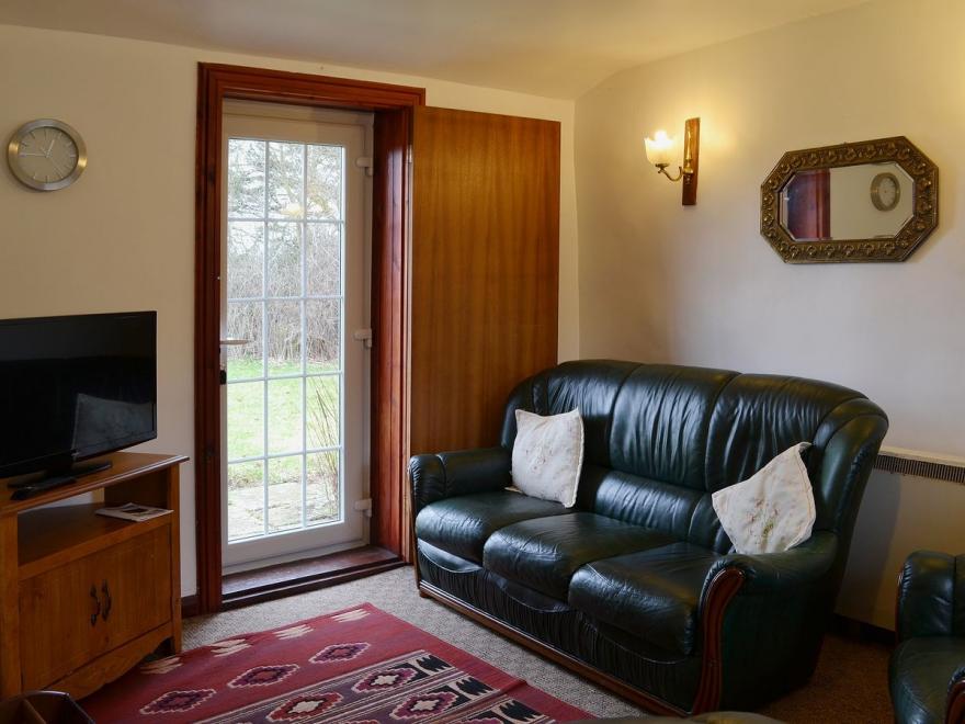 The Garden Cottage - E5243