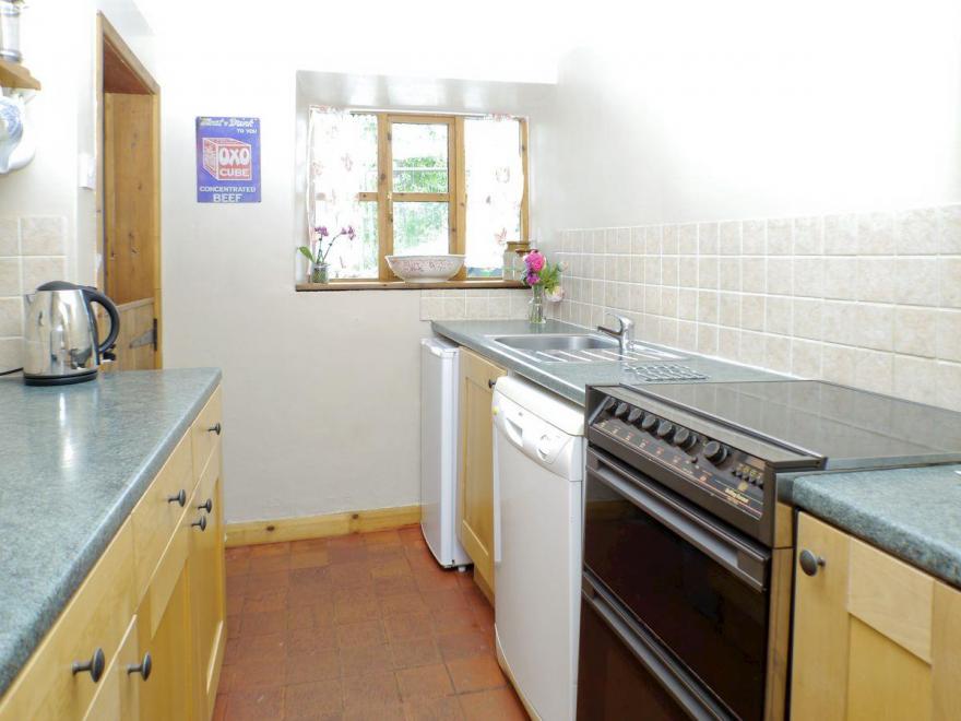 Gable Cottage - E3386