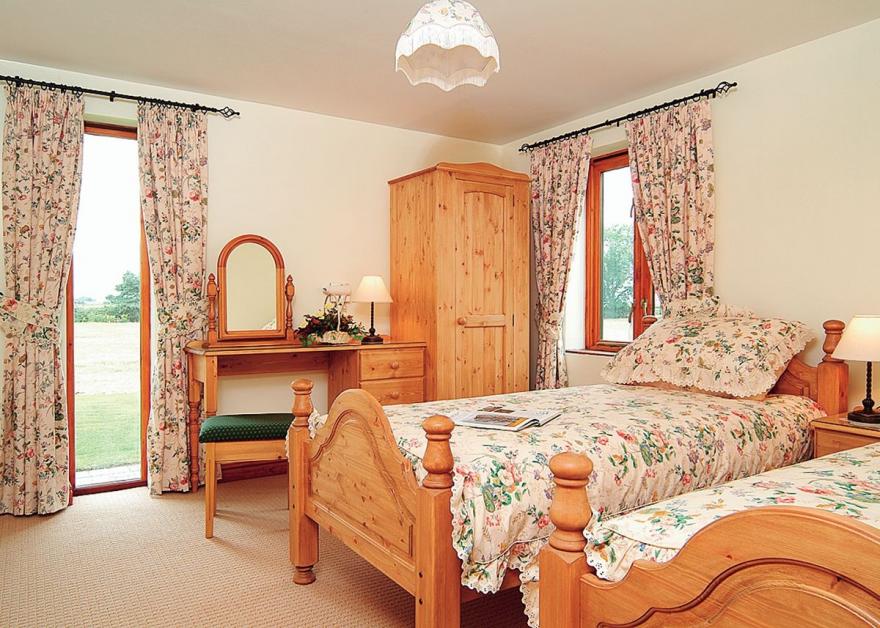 Archway Barn - E3864