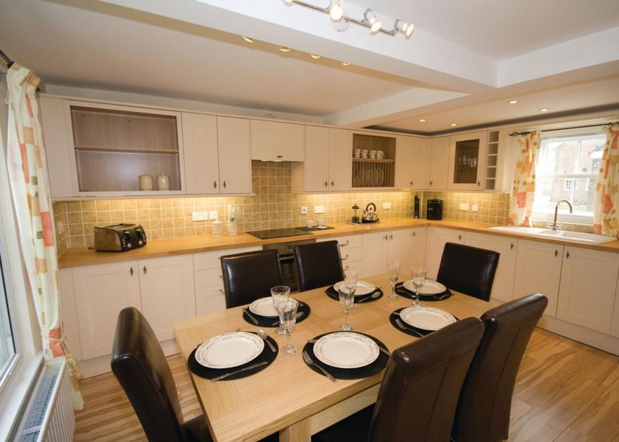 Salters Cottage - E5045