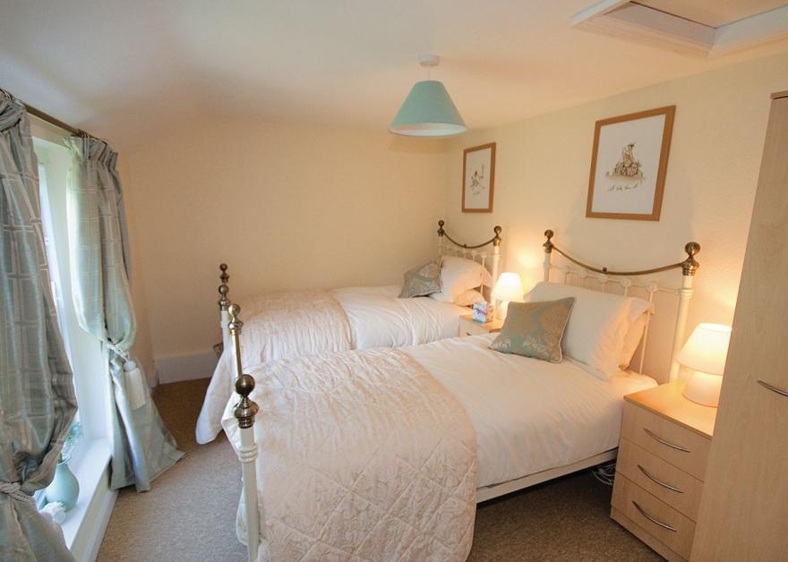 Salters Cottage - E5045