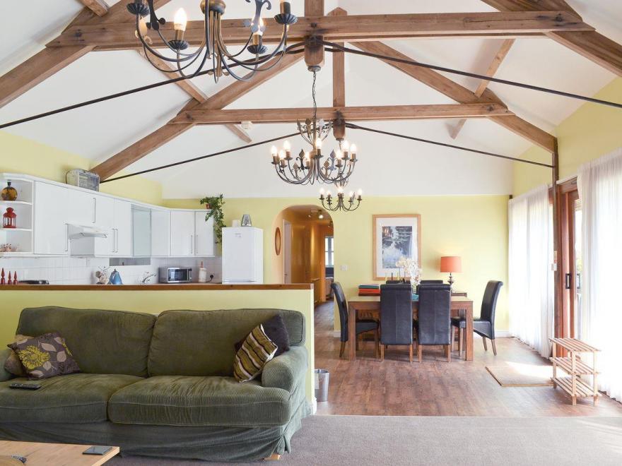 Piglet's Place - E3189