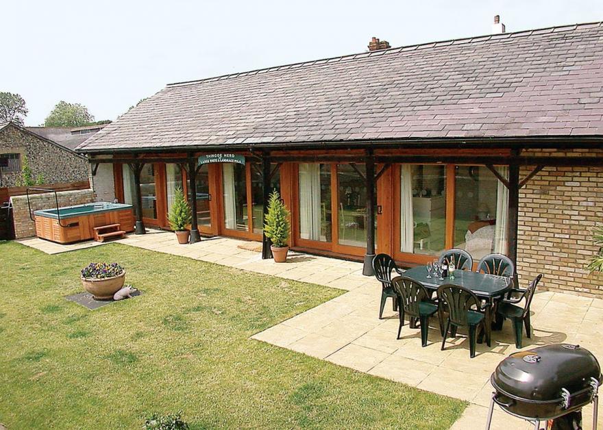 Piglet's Place - E3189