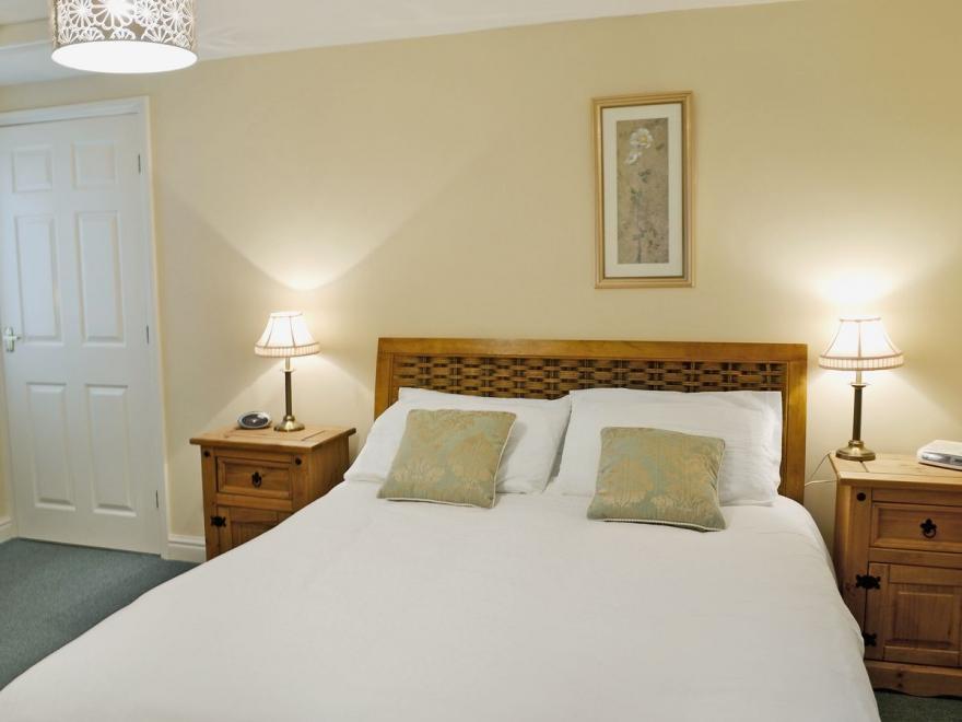 Horseshoe Cott-E3271