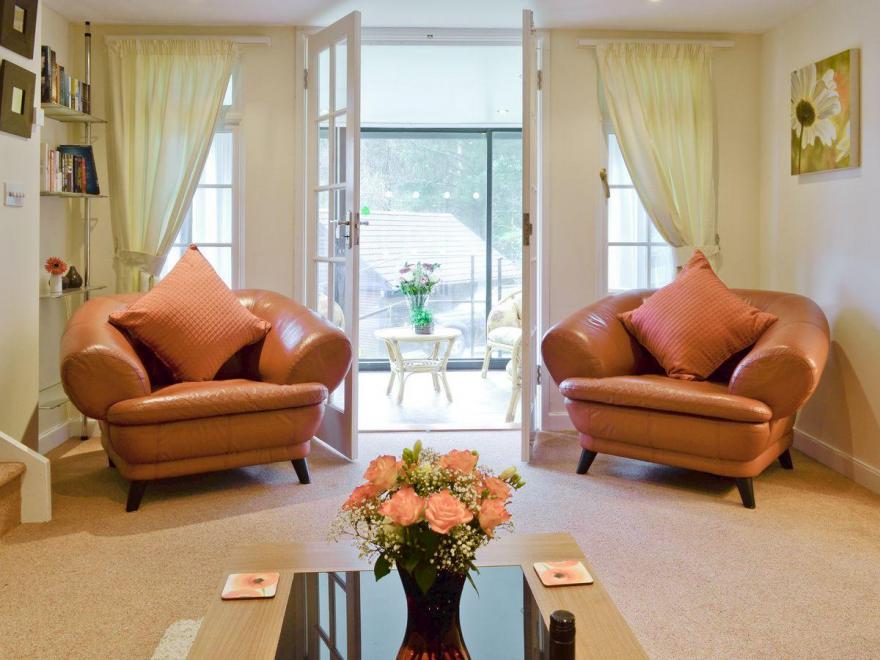 Riverside Cottage - B6859