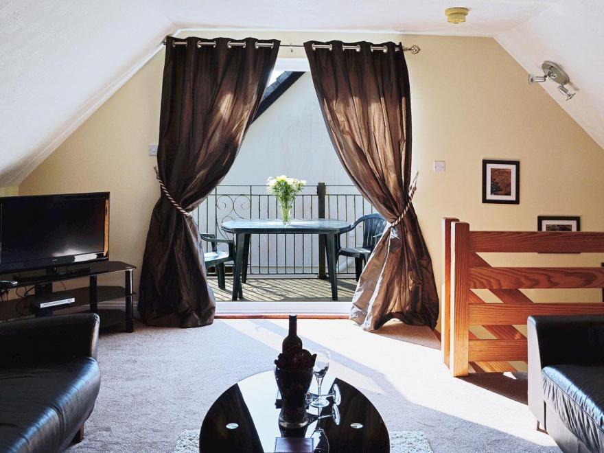 Lake View Cottage - CV7103