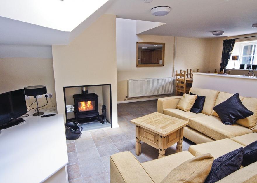 Stable Barn - HW7591