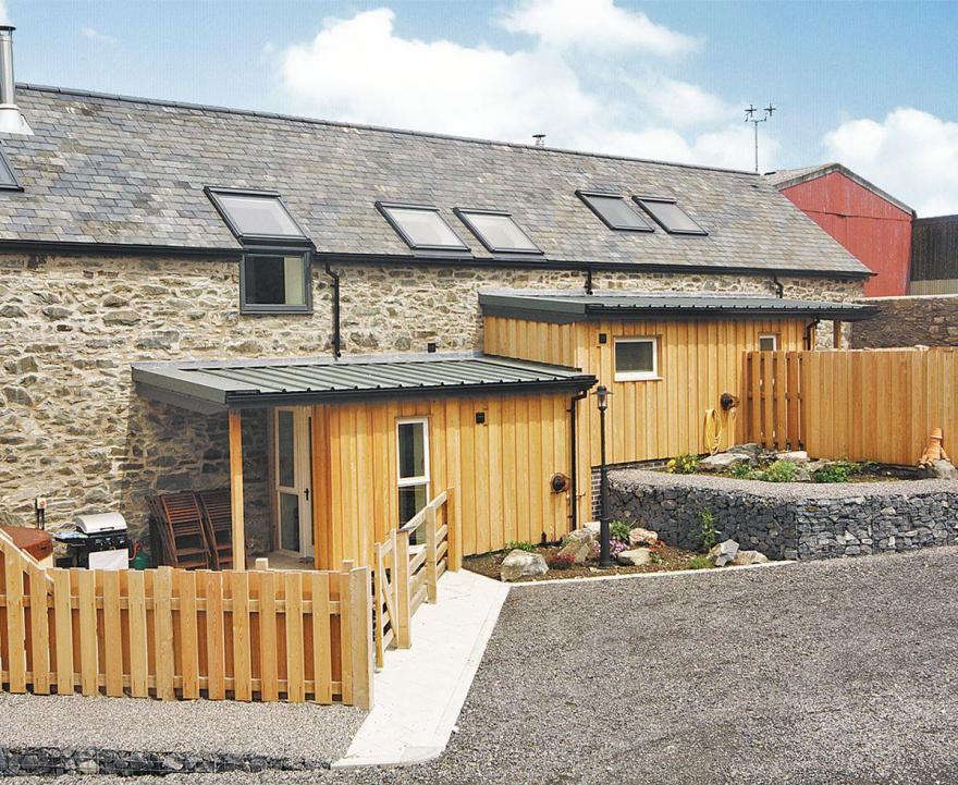 Stable Barn - HW7591